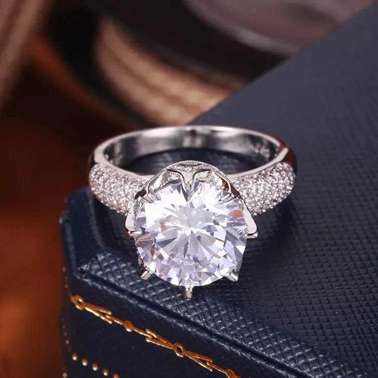 Luxury Zircon Crown Ring