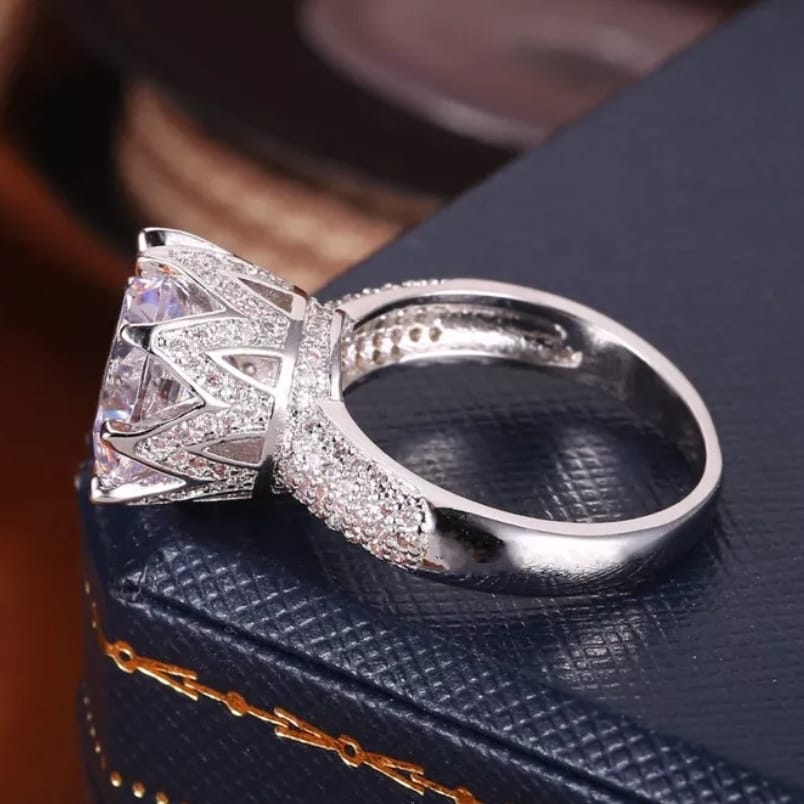 Luxury Zircon Crown Ring