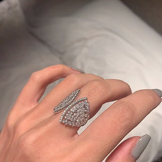 Elegant Fan-Shaped Zircon Ring